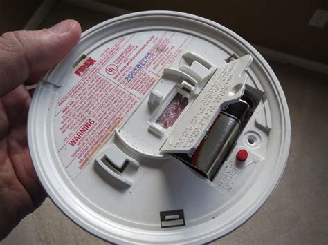 How-To-Change-Replace-Smoke-Alarm-Battery-17