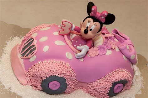 Minnie Mouse Birthday Cake - CakeCentral.com