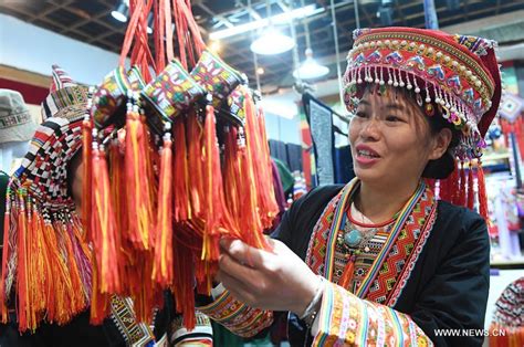 People make costumes of Yao ethnic group in S China - Xinhua | English.news.cn