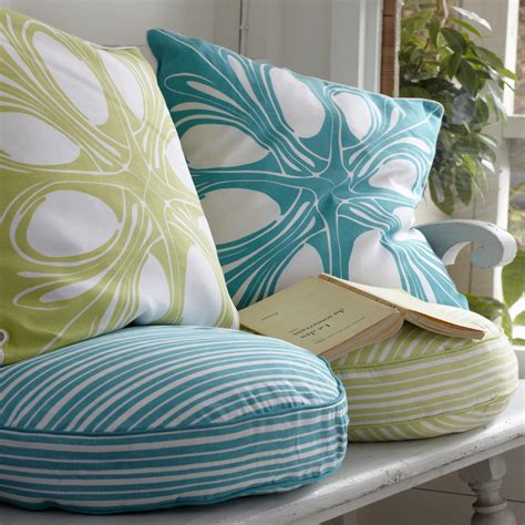 Pillow Forms | Pillow Inserts: outdoor pillows simplified