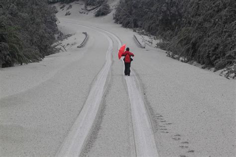 Volcano erupts in Chile - Photos - The Big Picture - Boston.com