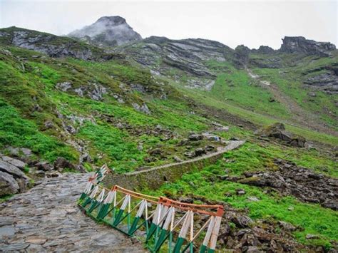 Hemkund Sahib Trek: Planning this Amazing Trip in Just 2500 INR - Meander Wander