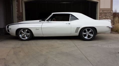 Seller of Classic Cars - 1969 Chevrolet Camaro (White/Black)