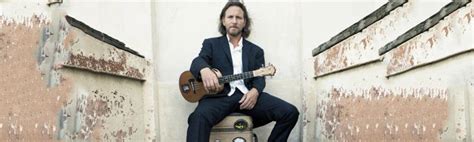 Eddie Vedder plays a DeVine Ukulele :: Custom Koa Guitars and Kasha Ukuleles from luthier Eric ...