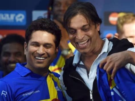 Shoaib Akhtar and Sachin Tendulkar indulge in a friendly banter ...