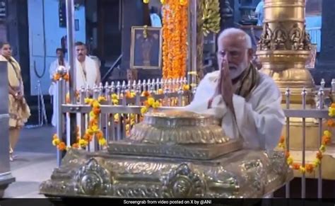 PM Modi Offers Prayers At Lord Krishna Temple In Kerala's Guruvayur