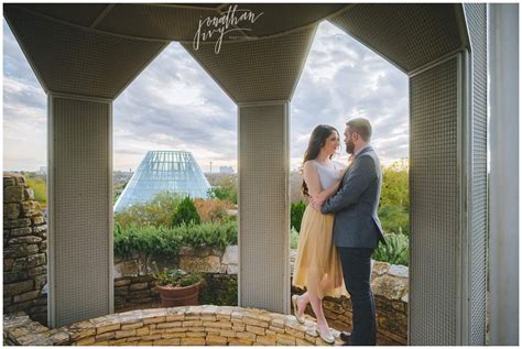 San Antonio Botanical Gardens Engagement Photos - Jonathan Ivy