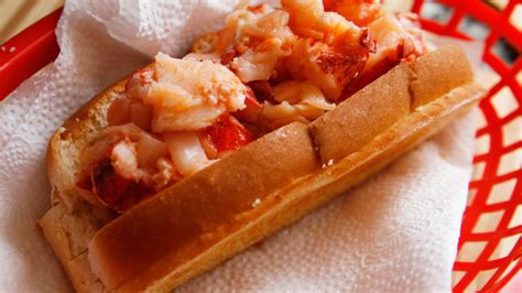 Connecticut-Style Lobster Roll Recipe - BettyCrocker.com