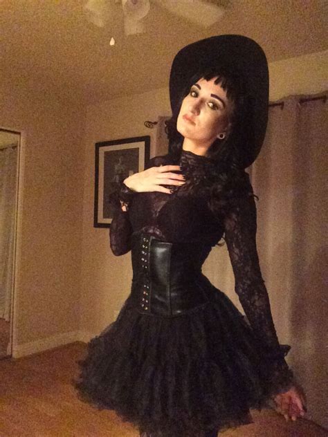 lydia deetz costume | Tumblr in 2022 | Lydia deetz costume, Halloween outfits, Beetlejuice ...