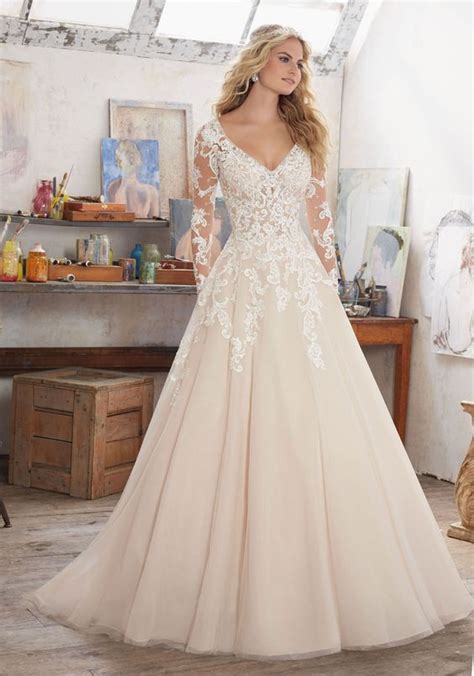 4 Flattering Wedding Dresses That Complete Your Bridal Look