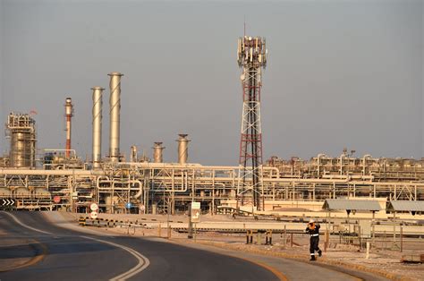 Gulf debt issues on hold after oil price war sell-off | Daily Sabah