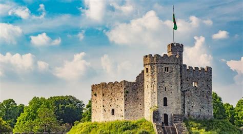 25 facts about Cardiff Castle | Tootbus