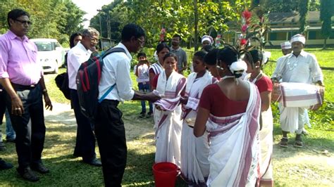 Kurukh(Oraon) tribe Welcoming guest in traditional way. - YouTube