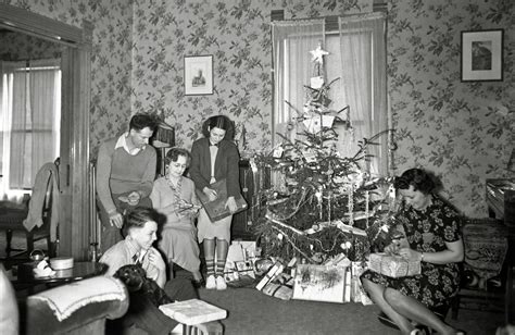 1940s Christmas | Christmas morning 1940. | VINTAGE CHRISTMAS PICS | Pinterest | Royal ...