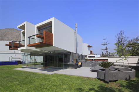 Unusual Cantilevered Home in La Planicie, Lima