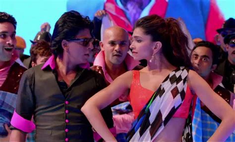 Shah Rukh Khan’s lungi dance makes a comeback to Bollywood | Bollywood News - The Indian Express