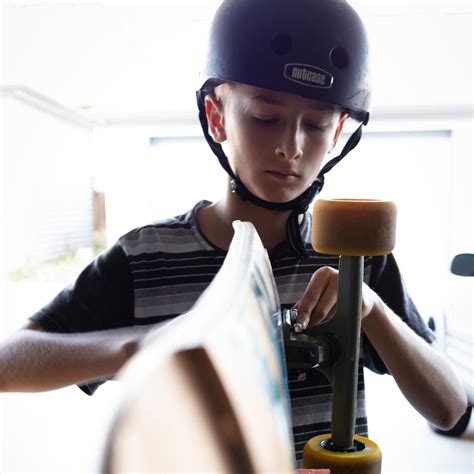 Skateboard helmet size chart and fitting guide - Size-Charts.com - When size matters