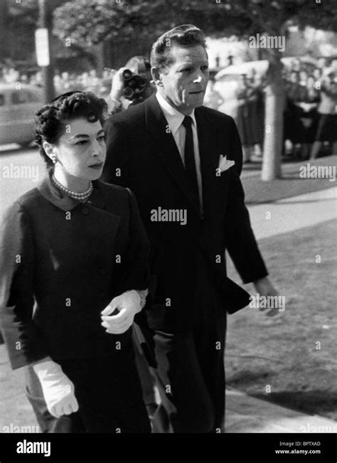 DANNY KAYE WITH WIFE SYLVIA HUMPHREY BOGART FUNERAL (1957 Stock Photo - Alamy