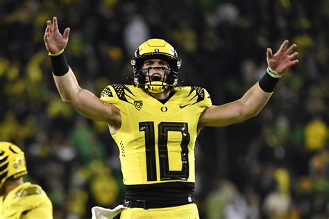 Oregon Ducks can focus on short-term, long-term at quarterback this spring