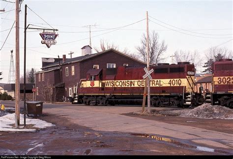 RailPictures.Net Photo: WC 4010 Wisconsin Central GP35M at Junction City… | Junction city ...