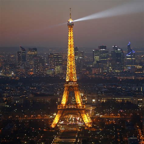 Taking Pics Of Eiffel Tower At Night - Infoupdate.org