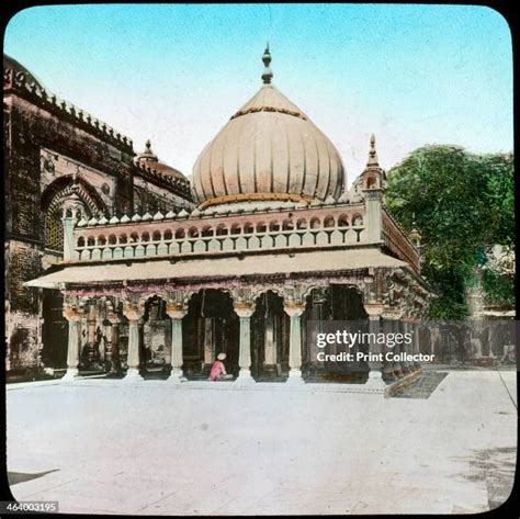 36 Tomb Of Nizamuddin Auliya Stock Photos, High-Res Pictures, and ...