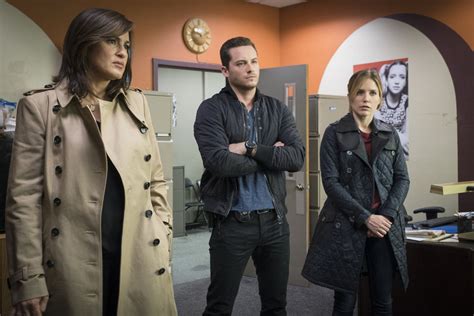 ‘Chicago Fire/Chicago PD/SVU’ Crossover — Halstead/Lindsay, Benson/Voight – TVLine