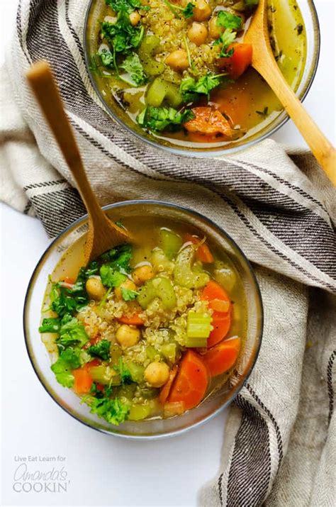 Vegetable Soup: this healthy soup takes under 30 minutes to make!