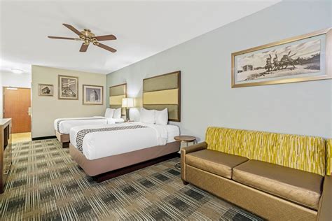 La Quinta Inn & Suites by Wyndham Guthrie | Guthrie, OK Hotels