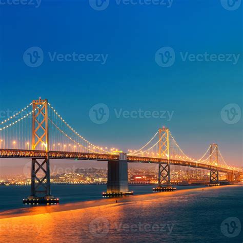 San Francisco skyline 905103 Stock Photo at Vecteezy