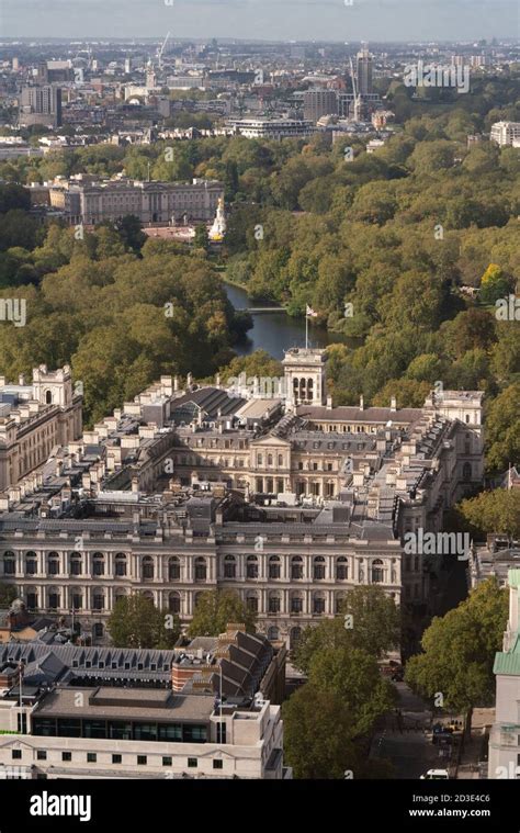 Buckingham palace aerial view hi-res stock photography and images - Alamy