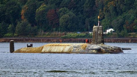 Vanguard Submarine Arrives Home Absolutely Caked In Algae : r/Warships