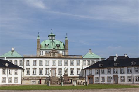 Fredensborg Palace Photo Stop | neOnbubble