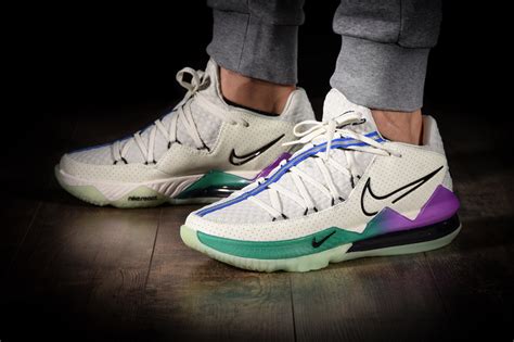 NIKE LEBRON 17 LOW GLOW IN THE DARK por €175,00 | kicksmaniac.com