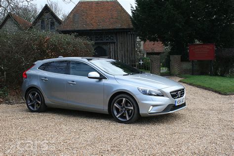 2016 Volvo V40 D2 R-Design Lux Nav Review Photos | Cars UK