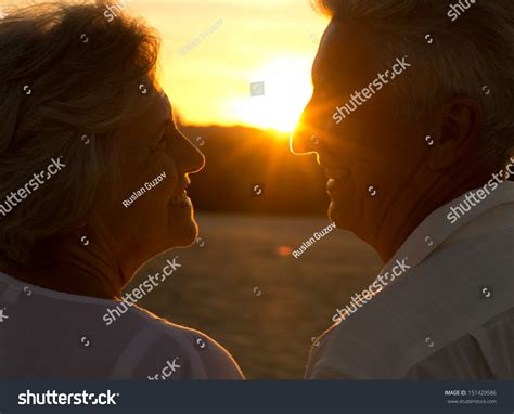 819 Silhouette Portrait Old Woman Sunset Images, Stock Photos, 3D objects, & Vectors | Shutterstock