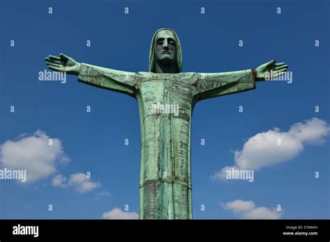 Statue jesus christ outstretched arms hi-res stock photography and images - Alamy