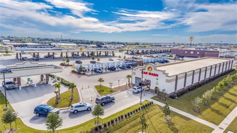 Buc-ee's, the famous travel station and superstore, opening in Central Florida - That's So Tampa