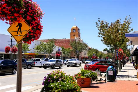 Outdoor Advertising in Lincoln, California | BillboardsIn.com