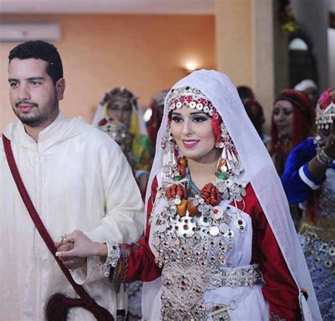 Moroccan Berber Bride | Mariée marocaine, Bijoux marocains, Robe berbere