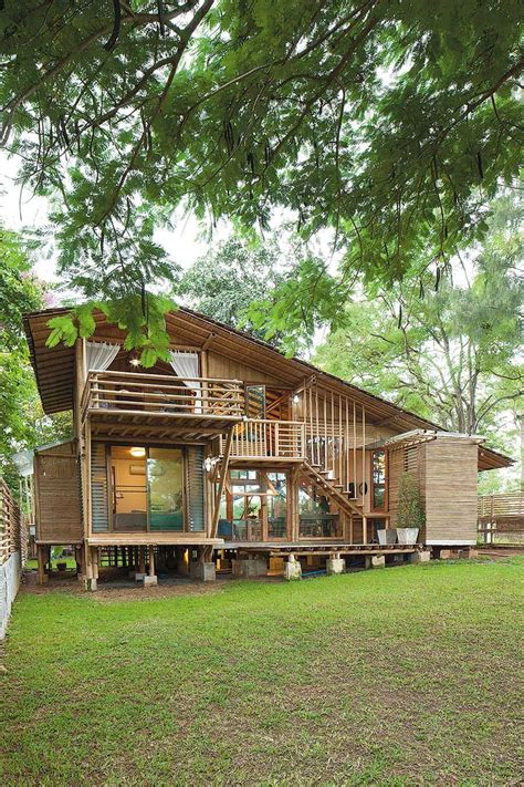 A Bamboo House Embraced by Nature #woodenhouses | สถาปัตยกรรมบ้าน, แบบชานบ้าน, กระท่อมชนบท