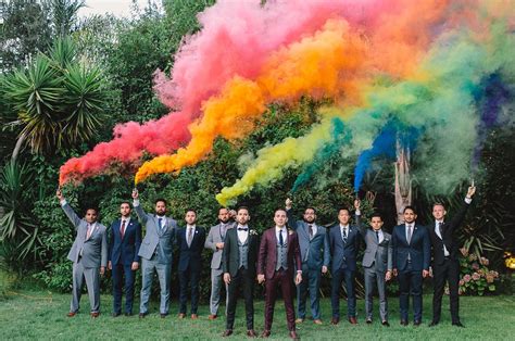 24 Colorful Smoke Bomb Wedding Photo Ideas | Roses & Rings