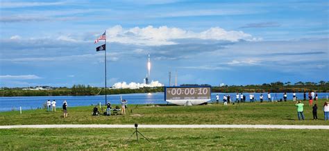 Liftoff! SpaceX Falcon 9 Soars Into the Sky With Space Station Supplies