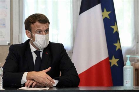 Covid-19 : Emmanuel Macron : "Il faut réduire notre vie sociale au maximum"