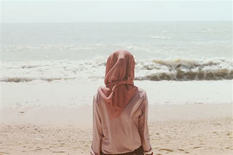 Gambar : pantai, laut, pasir, lautan, gadis, wanita, gelombang, bahan, jilbab, keindahan ...