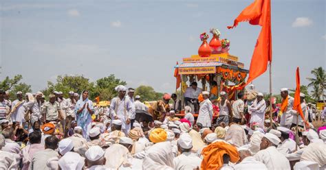 Pandharpur Wari Pilgrimage: Of Saints, Sandals and Salvation | Sahapedia