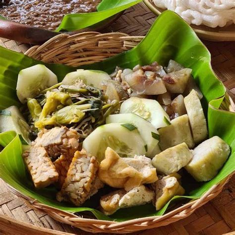 Resep Rujak Cingur Surabaya Lengkap dengan Bumbu Petisnya Super Lezat | Resep Istimewa