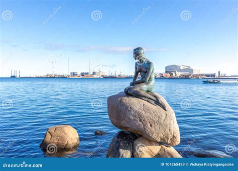 Little Mermaid Statue Copenhagen Editorial Stock Image - Image of ...