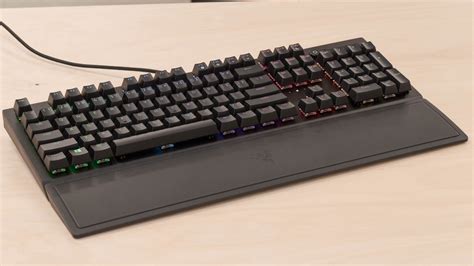 Razer BlackWidow V3 vs Razer Huntsman V2 Side-by-Side Keyboard ...