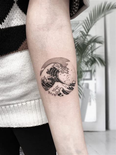 Hokusai Wave Tattoo - Michele Costante | Waves tattoo, Tattoos, Wave ...